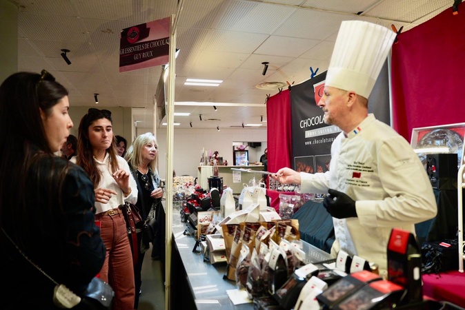 Le vice-champion du monde en pâtisserie et chocolaterie, Guy Roux, propose un chocolat sans sucre Le vice-champion du monde en pâtisserie et chocolaterie, Guy Roux, propose un chocolat sans sucre
