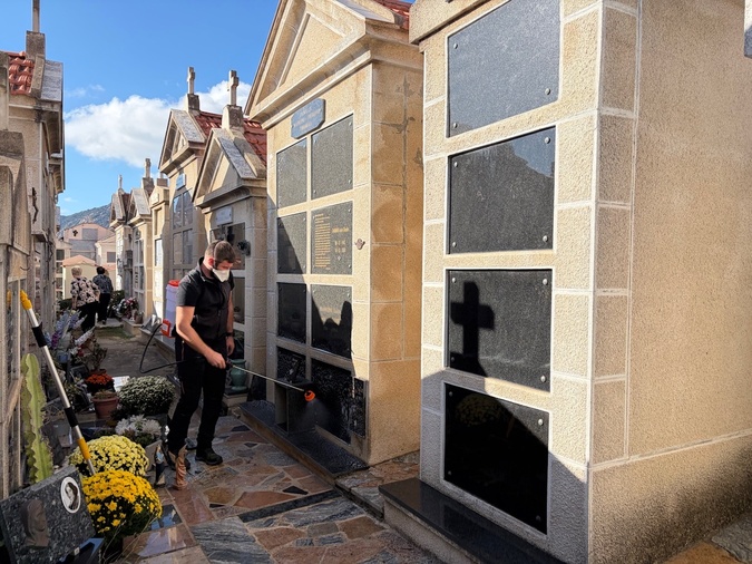 L'objectif pour les deux associés est de redonner aux tombes et aux caveaux un aspect entretenu, mais aussi d'éviter que leur dégradation ne nécessite des travaux plus importants