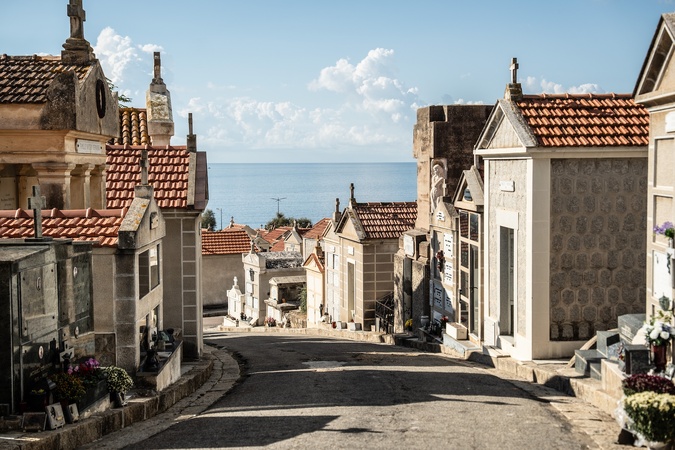 Au cimetière marin du Caniccio, près deux siècles d’histoire ajaccienne gravés dans la pierre (©Paule Santoni)