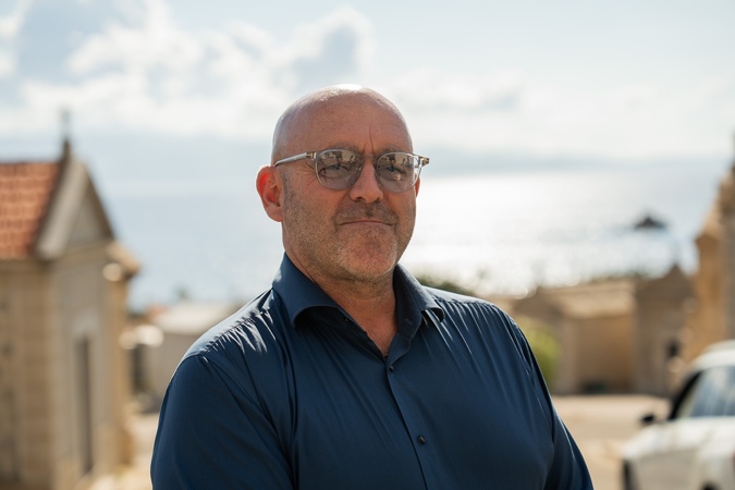 Philippe Perfettini, chef de projet patrimoine de la Ville, dévoile les histoires et les particularités du cimetière marin des Sanguinaires