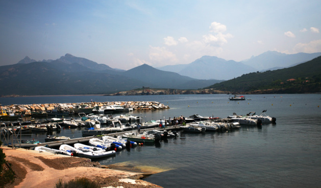 Le bateau du maire de Galeria visé par un attentat Le bateau du maire de Galeria visé par un attentat