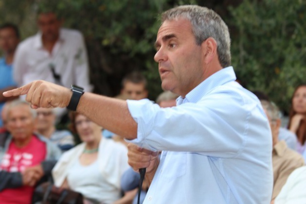 Xavier Bertrand le 28 juillet à Lumio Xavier Bertrand le 28 juillet à Lumio