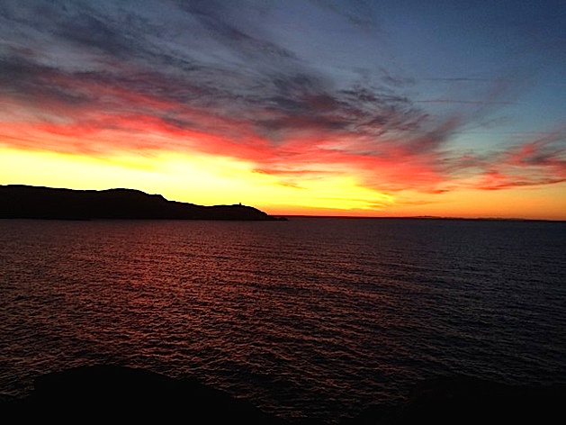 De la Pointe de la Revellata aux côtes continentales sur... fond de coucher de soleil !