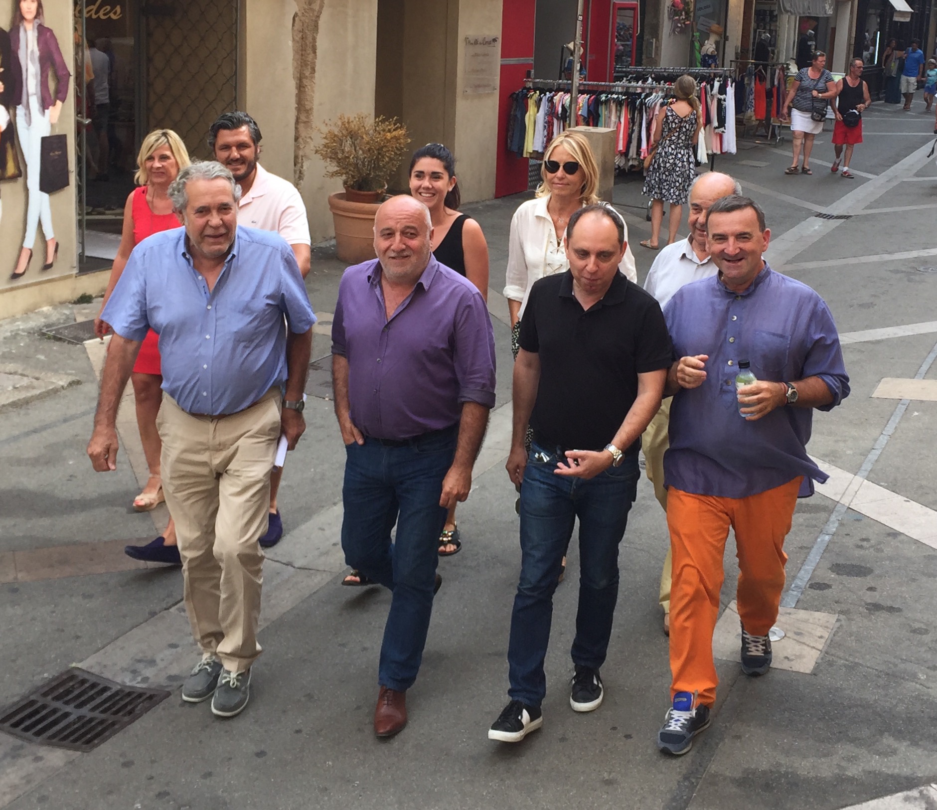 Jean André Miniconi, présidents de la Chambre de commerce de Corse-du-Sud, et Christian Balzano Adjoint au Maire en charge du Commerce et de l'Artisanat, entourés des représentants de la Fédération des Associations de Commerçants du  Centre ville d’Ajaccio (FACCA).