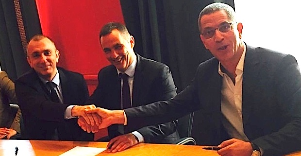 Jean-Christophe Angelini, Gilles Simeoni et Pierre Savelli, signant l'acquisition de l'îlot de la Poste de Bastia.