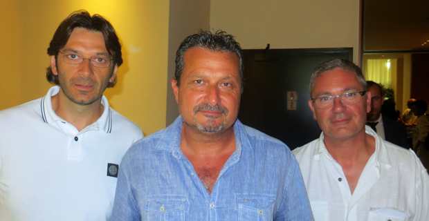 Alain Mosconi, patron du STC Marins, entouré de membres du syndicat corse.