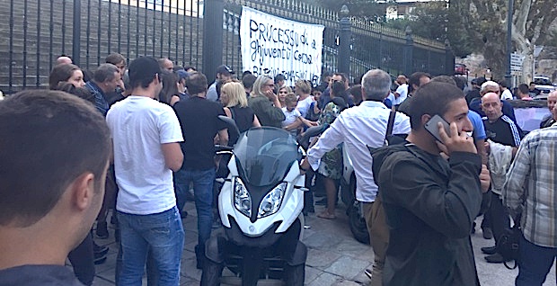 Bastia : Ghjuventù indipendenstista appelle au soutien des trois jeunes nationalistes jugés à Paris