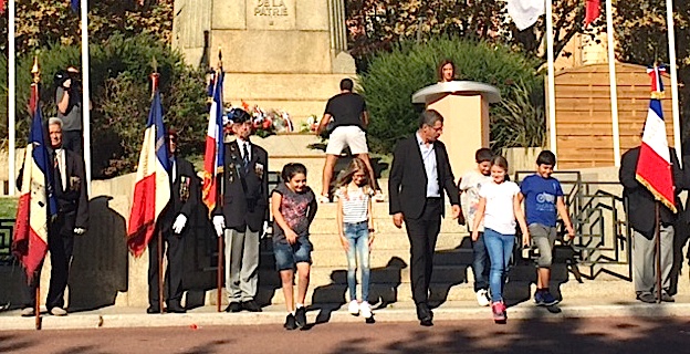 Les enfants de l'école Campanari avec le maire de Bastia Pierre Savelli