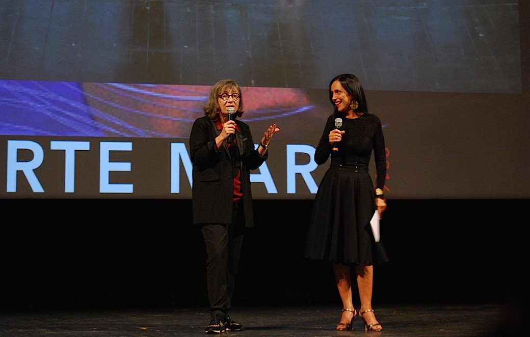 Patrizia Poli, charmante présentatrice du Festival, et Michèle Corrotti, présidente du Festival. (Ph0otos ©Laurent Hérin)