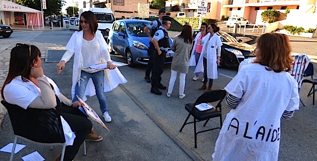 L'ADMR Solenzara-Côte des Nacres bloque la RT 10 dans le centre ville de la commune