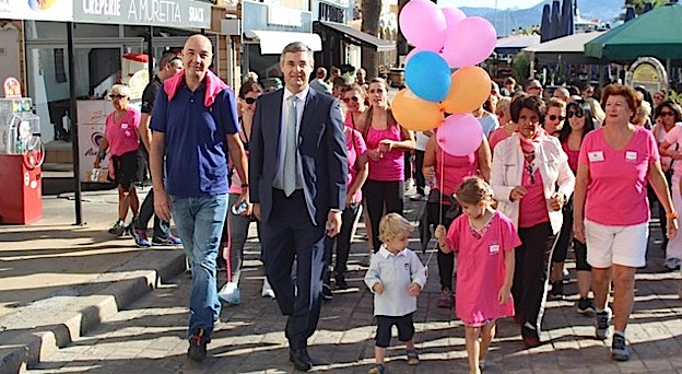 En route contre le cancer du sein : Lâcher de ballons et marche de l'espoir à Calvi