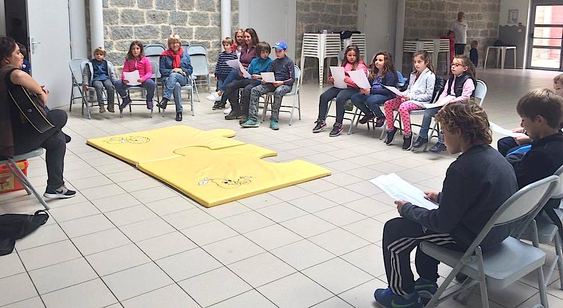 Cozzano : Le chant, les jeux vidéo, Halloween