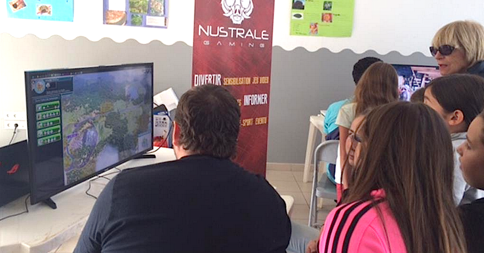 Cozzano : Le chant, les jeux vidéo, Halloween