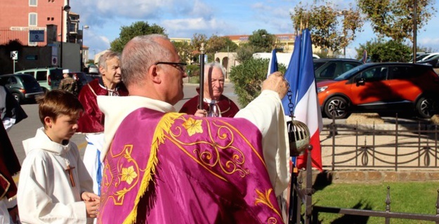 Procession et bénédiction des sépultures pour la journée des Défunts à Calvi
