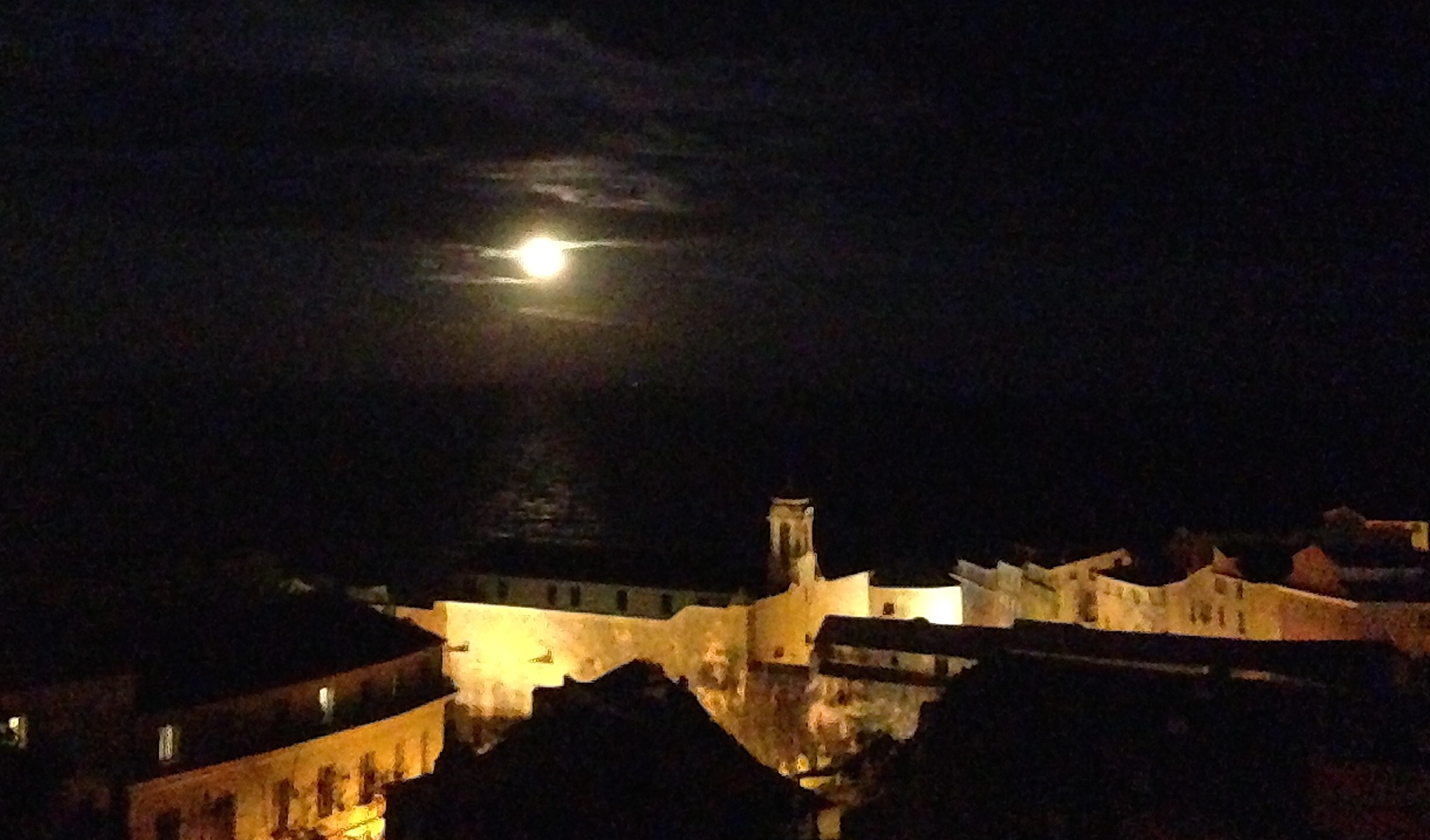 Quand la Super Lune se lève sur la Tyrrhénienne, Bastia en profite