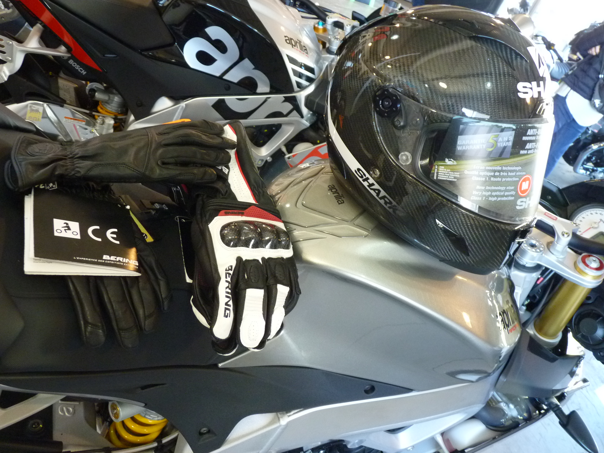 A compter du dimanche 20 novembre les gants (homologués) obligatoires pour motos et scooters