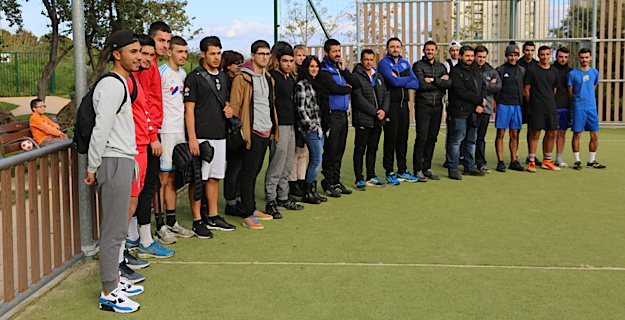 Jean-Louis Leca avec les jeunes footballeurs