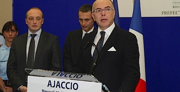 Bernard Cazeneuve : Une journée en Corse 