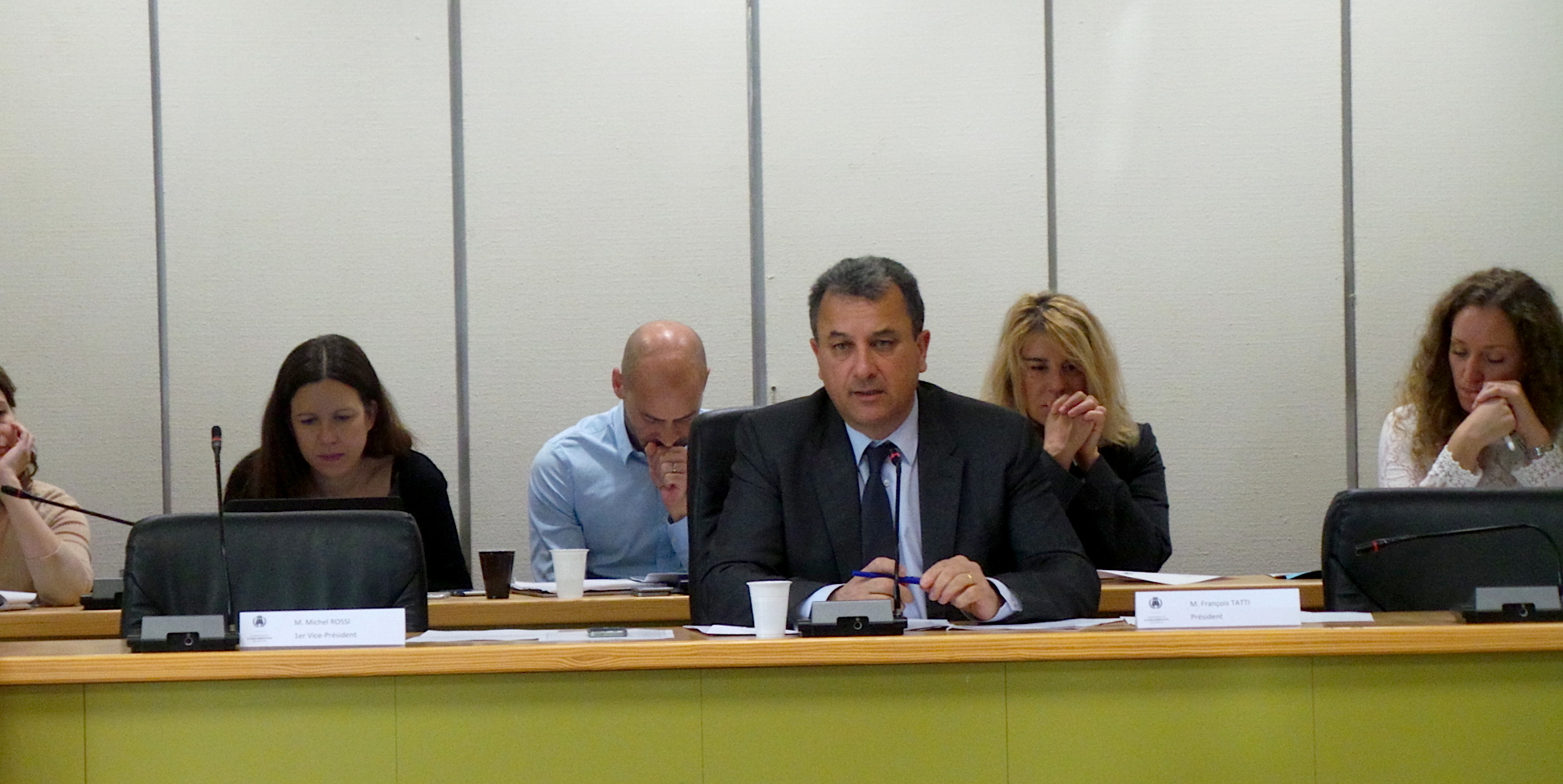 François Tatti : Seul à la tribune