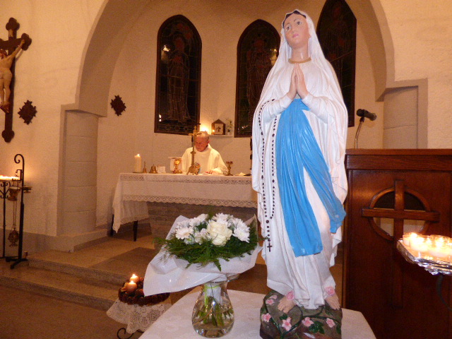 L'abbé Renucci a célébré l'office en l'honneur de l'Immaculée Conception Reine de la Corse.