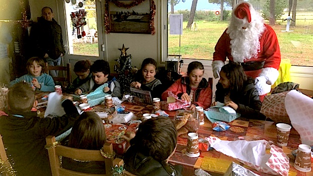 Donner de la gentillesse, de l'attention à tous les enfants, c'est la préoccupation du Père Noël
