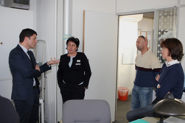 Jean-Félix Acquaviva à la rencontre des agents du comptoir Air France de Calvi menacé de fermeture
