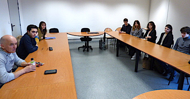 Des professeurs et des élèves investis pour la réussite des voyages scolaires.