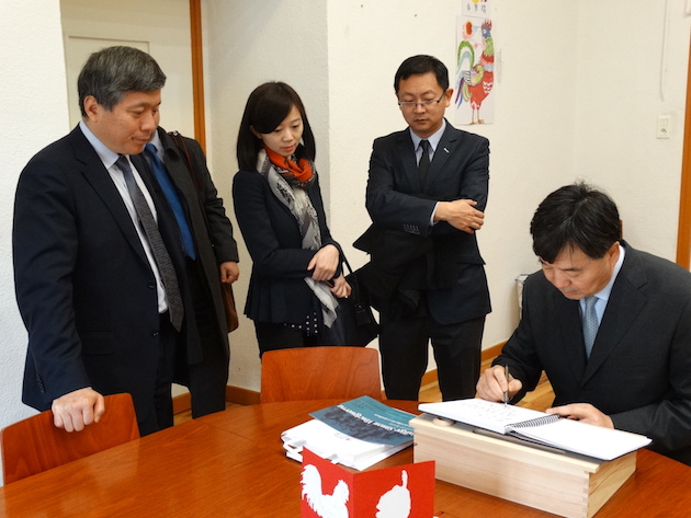 « Je félicite la section d’enseignement de chinois au collège Simon-Vinciguerra pour les résultats extraordinaires qu’elle a obtenu » a écrit  Zhai Jun, ambassadeur de Chine