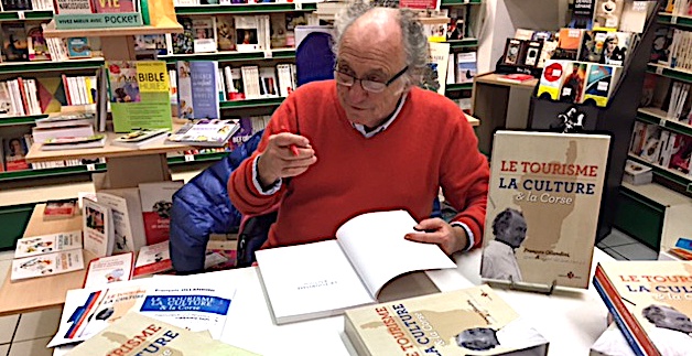 Le tourisme, la culture et la Corse : François Ollandini en dédicace à Bastia