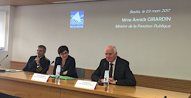 La ministre Annick Girardin entourée du préfet Alain Thirion et du directeur de l'IRA de Bastia, Yvon Alain.