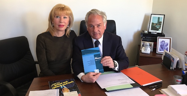 Maître Marie-Anne Pieri, notaire à Aleria et syndic de la chambre départementale des notaires de Haute-Corse et Camille de Rocca Serra