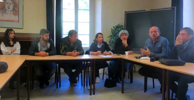 Sandrine Marfisi, Fabienne Maestracci, Louis Cesari et René Colombani, membres du syndicat Oliu di Corsica et du SIDOC, et les jeunes agriculteurs de Corse du Sud.