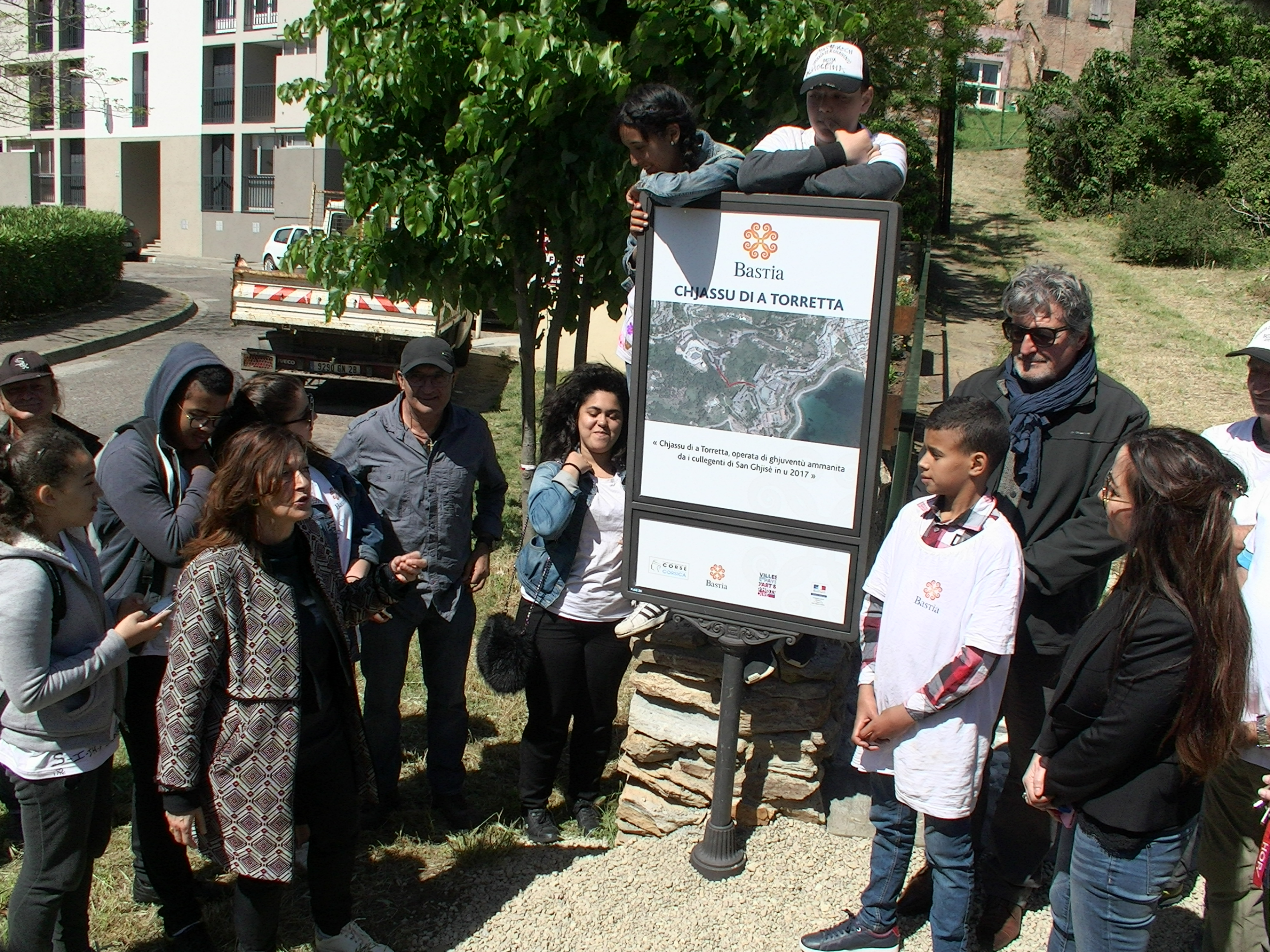 Bastia : Quand des jeunes rénovent le sentier des Torrette