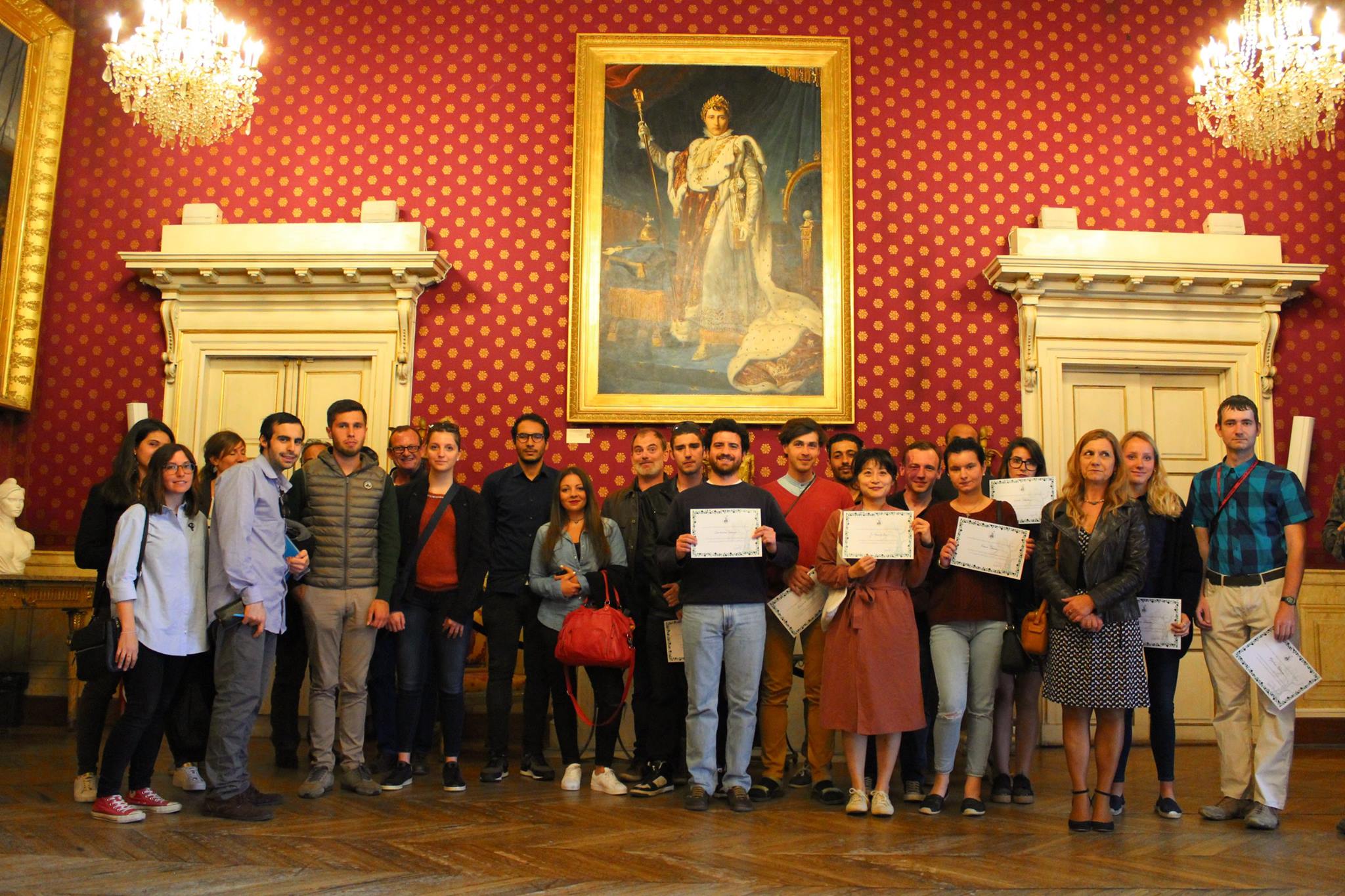 Remise des certificats au Salon Napoléonien pour les 12 jeunes bénévoles qui ont participé au chantier international de réhabilitation de la fontaine du Jardin des Milelli.