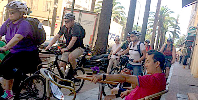 Les vélos sur les trottoirs et le bruit des « grands » pilotes : Nouveau genre ou folie douce à Ajaccio ?