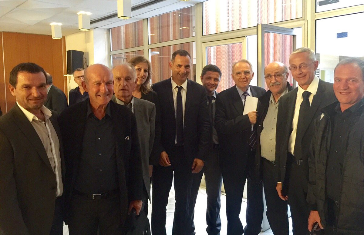 Gilles Simeoni et les maires du Centre Corse.