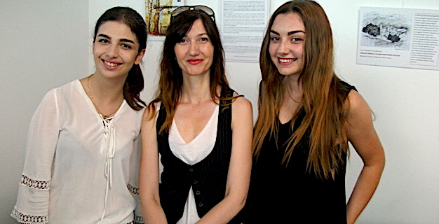 Sonia Moretti (Canopé) entourée d'élèves du lycée Giocante