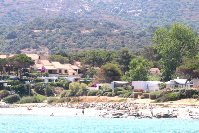 Plage de Sant'Ambroggiu  : Une AOT pour une paillote qui fait des vagues