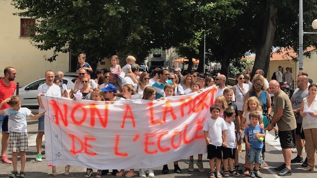 Petranera : Les parents d'élèves protestent contre la suppression d'une classe maternelle
