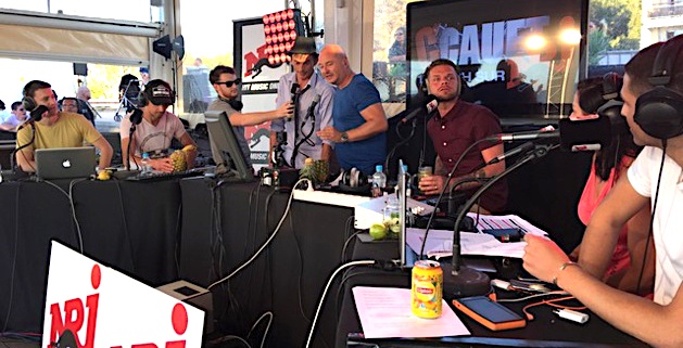 Cauet enflamme "A Siesta Beach" à Lisula pour son Live radio