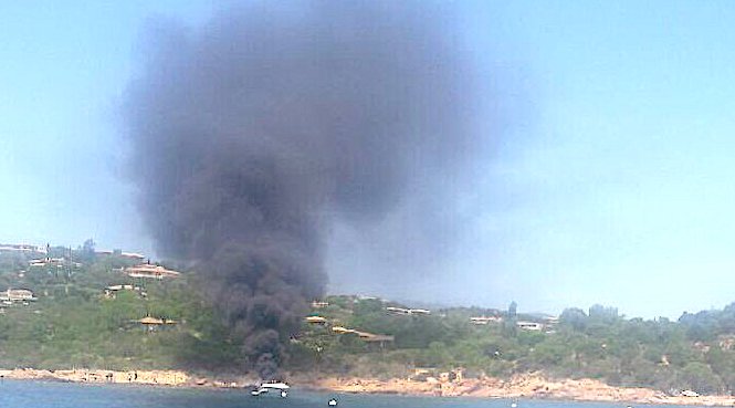 Bateau en feu à Santa Giulia avec 10 personnes à bord : Six blessés légers