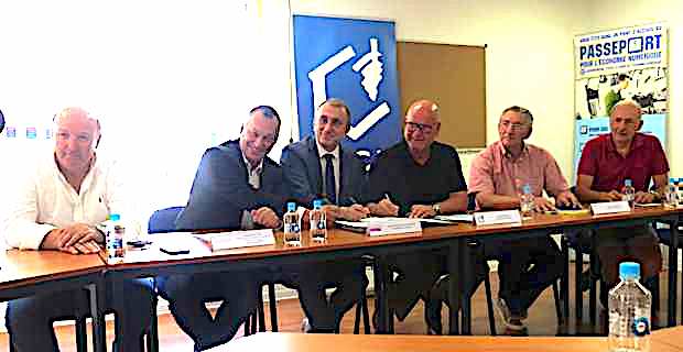 Jean-Christophe Angelini, président de l'ADEC, entouré des présidents des Chambres consulaires, Paul Marcaggi, Jean Dominici et Don François Nicolaï, et du représentant de la CMAC, Jean Grimaldi.