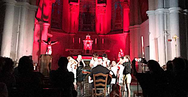 Bastelica : Le centre Sampieru fête la langue corse avec les élèves de Propriano et les petits Bastelicais