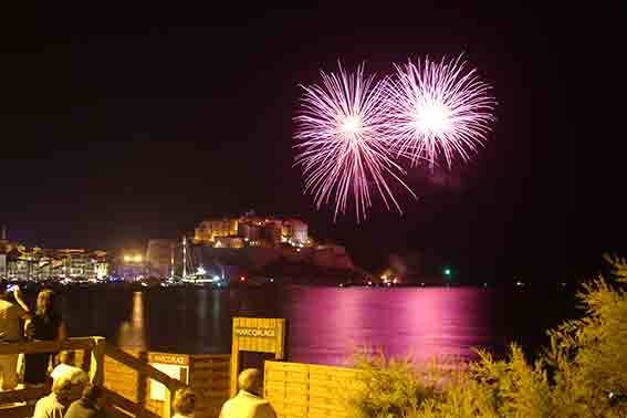Des milliers de spectateurs au feu d'artifice de Calvi