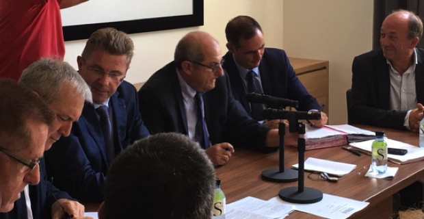 Signature des contrats de ruralité entre les différents partenaires : Etat, CTC et communautés de communes.