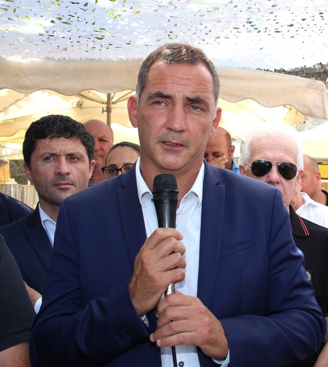Gilles Simeoni, président du Conseil exécutif de la Collectivité territoriale de Corse (CTC), samedi matin à a fiera di l'amandulu in Aregnu.