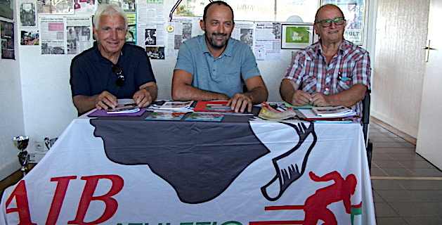 Le président Pierre Blasini, entouré de Pierre Bartoli à droite et de J.-B. Casanova, président du Secours populaire, partenaire de l'AJB