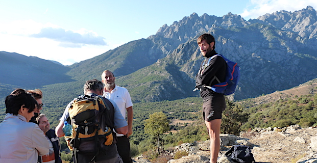 Arrivée sur le plateau à 1 000 m d'altitude environ, une vue à couper le souffle sur les aiguilles de Popolasca