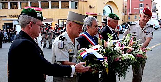 A Calvi, dépôt de gerbes et cocktail avec les anciens chefs de corps du 2e REP et les élus