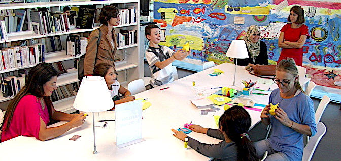 L'atelier Origami de Nicole Caron, un des nombreux ateliers proposés par la médiathèque.
